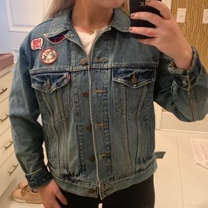 LEVI’S DENIM JACKET